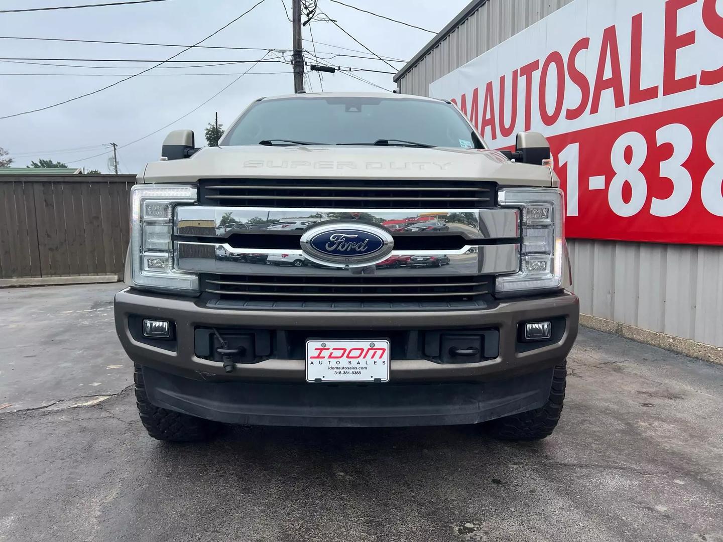 2017 Ford F250 Super Duty Crew Cab - Image 4