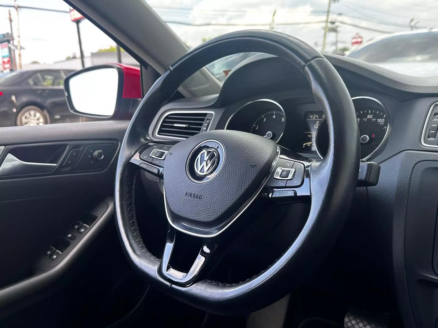 2015 Volkswagen Jetta - Image 30