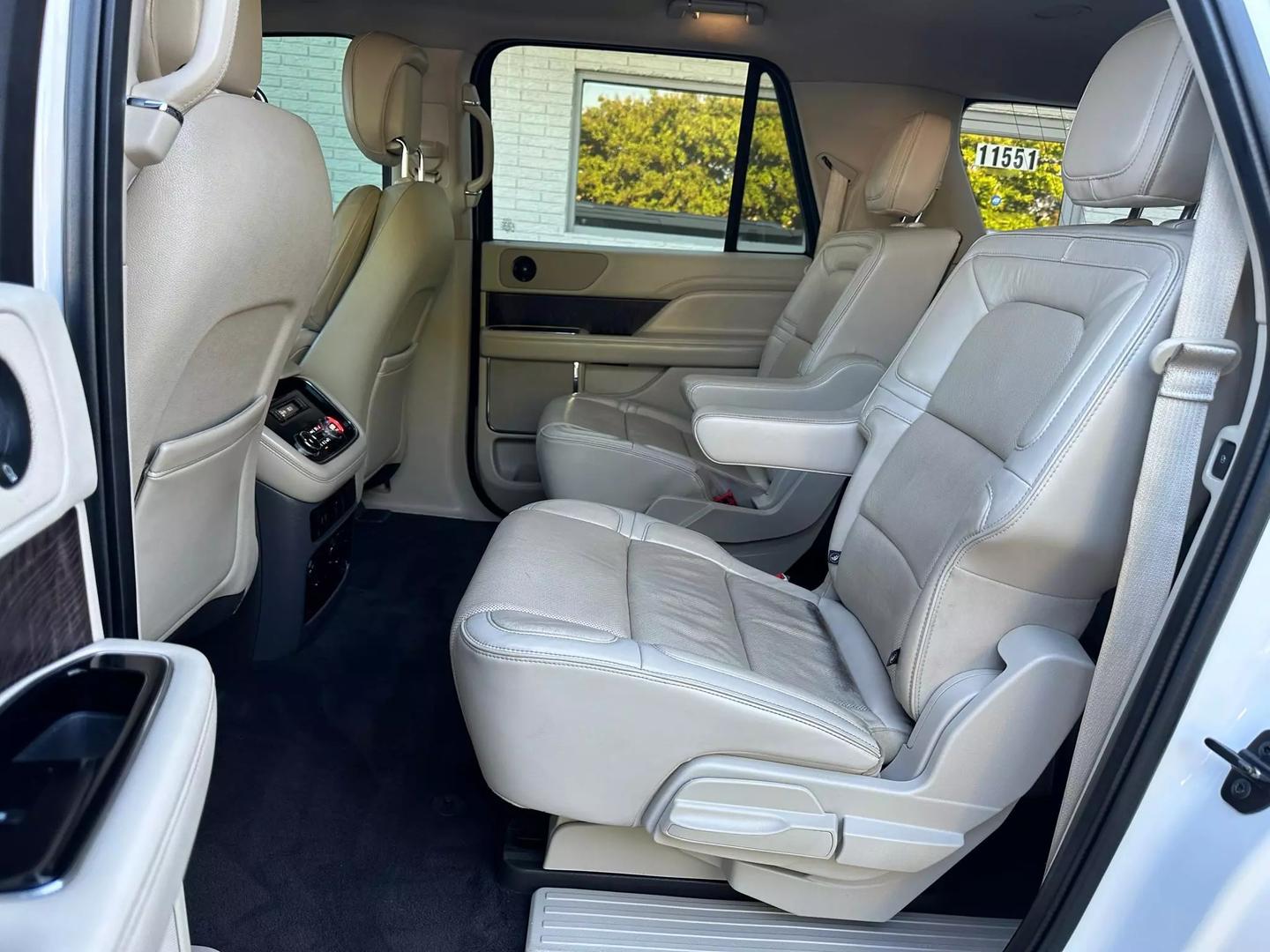 2019 Lincoln Navigator L - Image 26