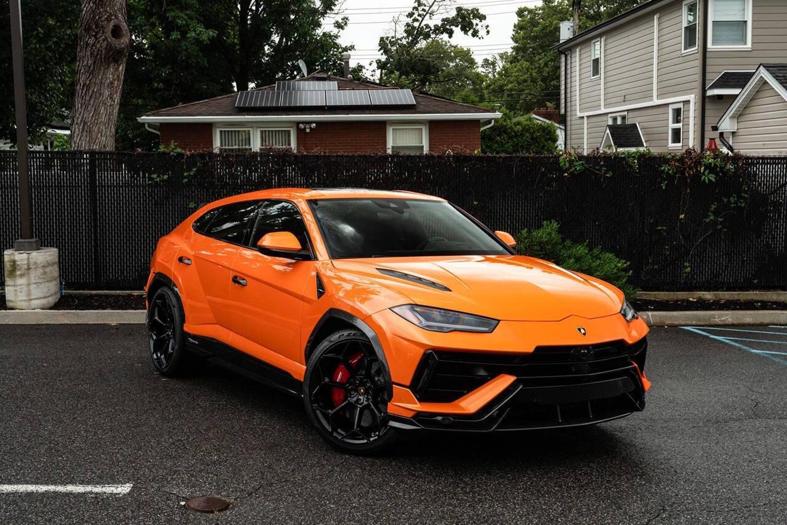 2024 Lamborghini Urus - Image 2