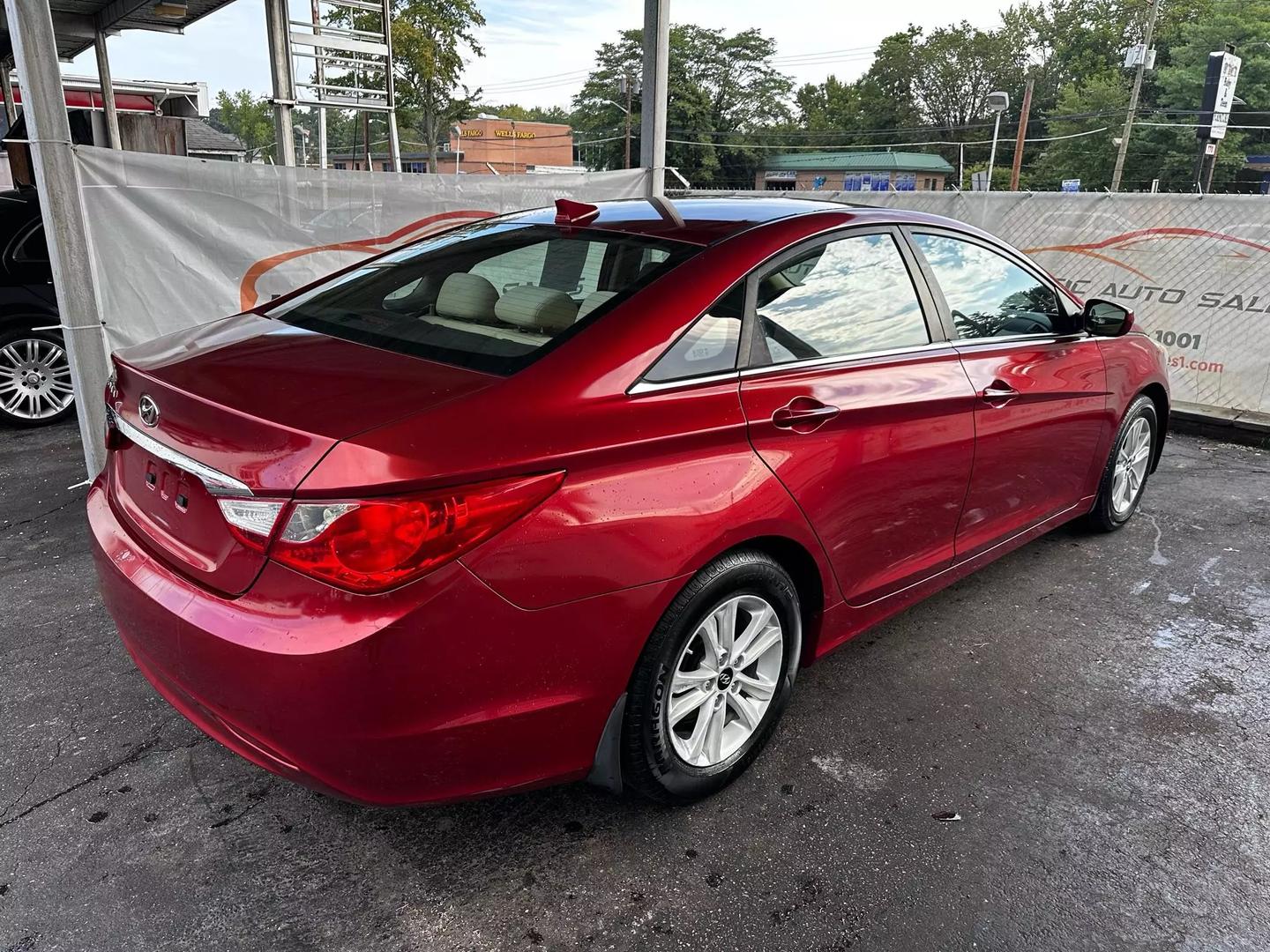 2013 Hyundai Sonata - Image 12