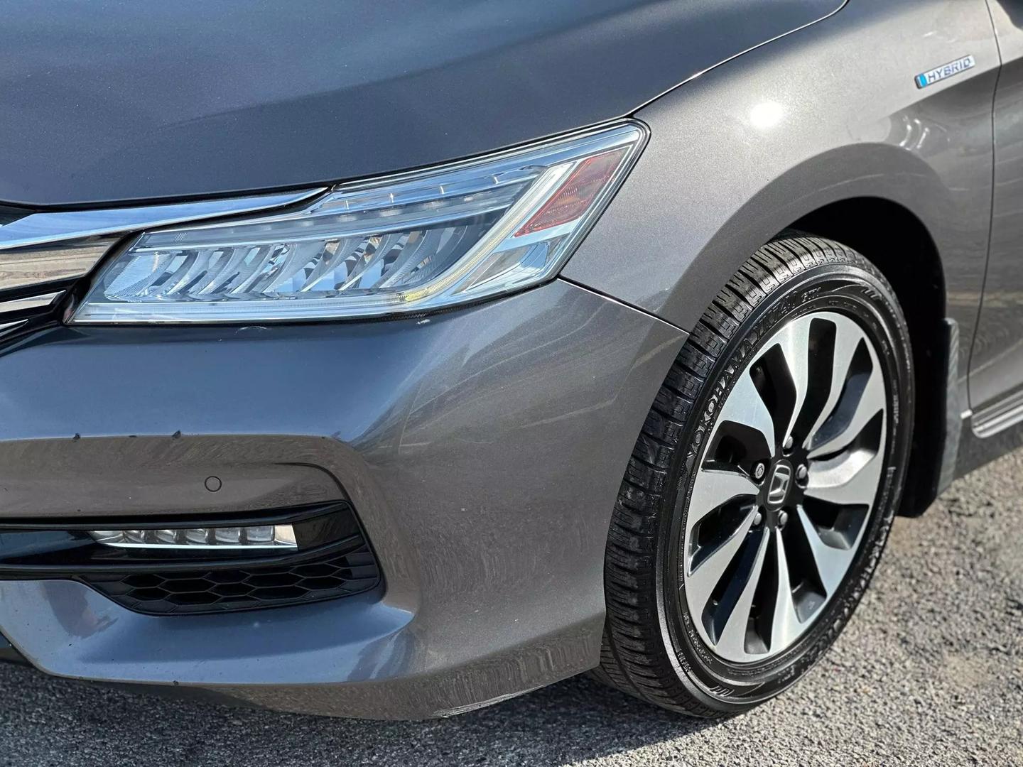 2017 Honda Accord Hybrid - Image 13