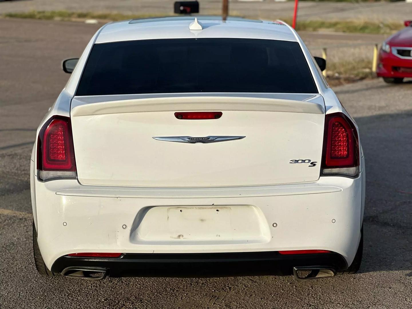 2018 Chrysler 300 - Image 6