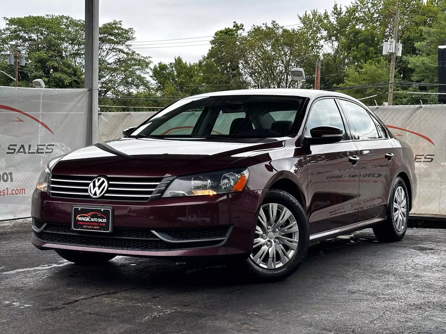 2014 Volkswagen Passat - Image 1