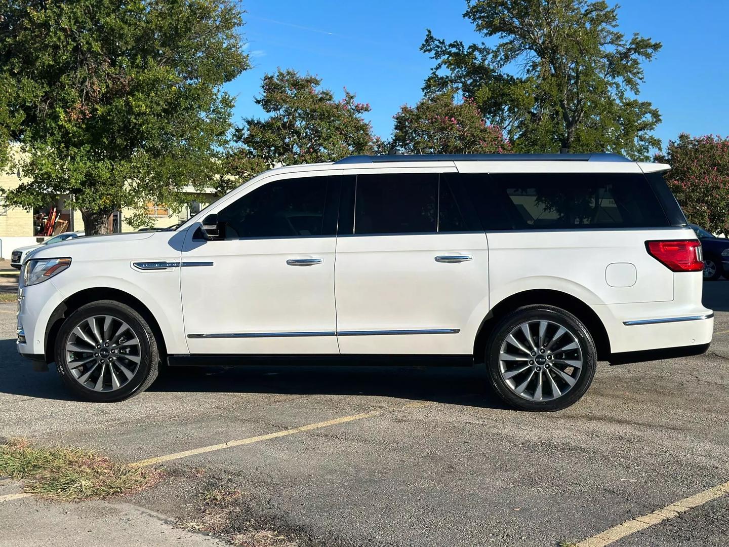 2019 Lincoln Navigator L - Image 4