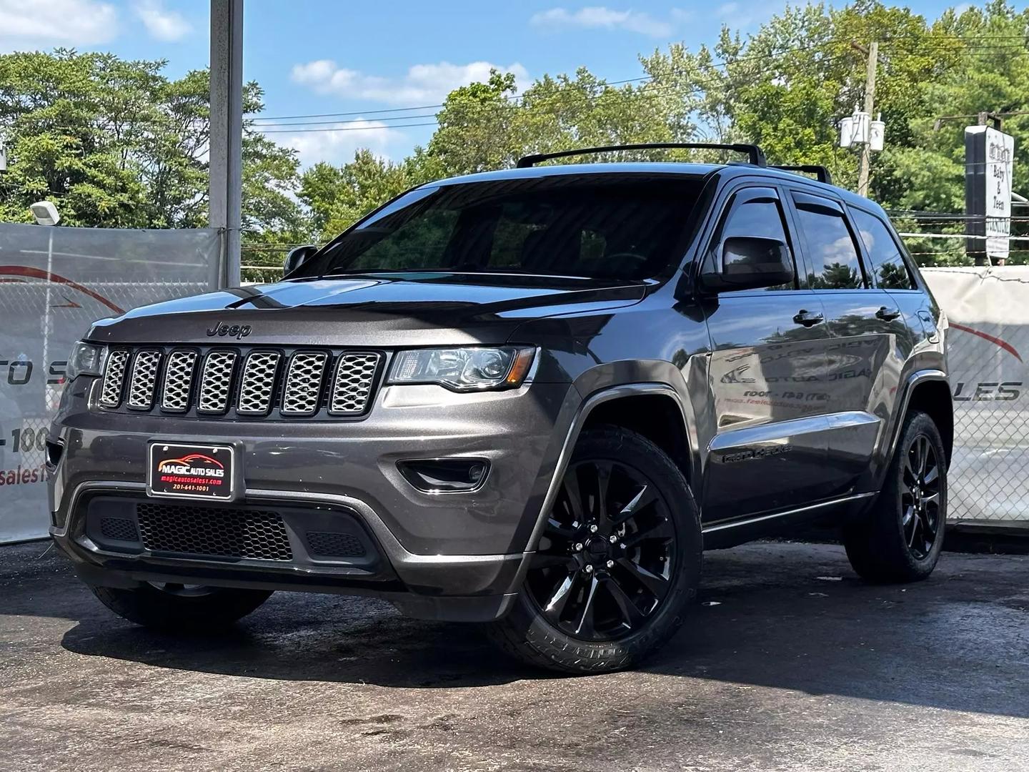 2017 Jeep Grand Cherokee - Image 1