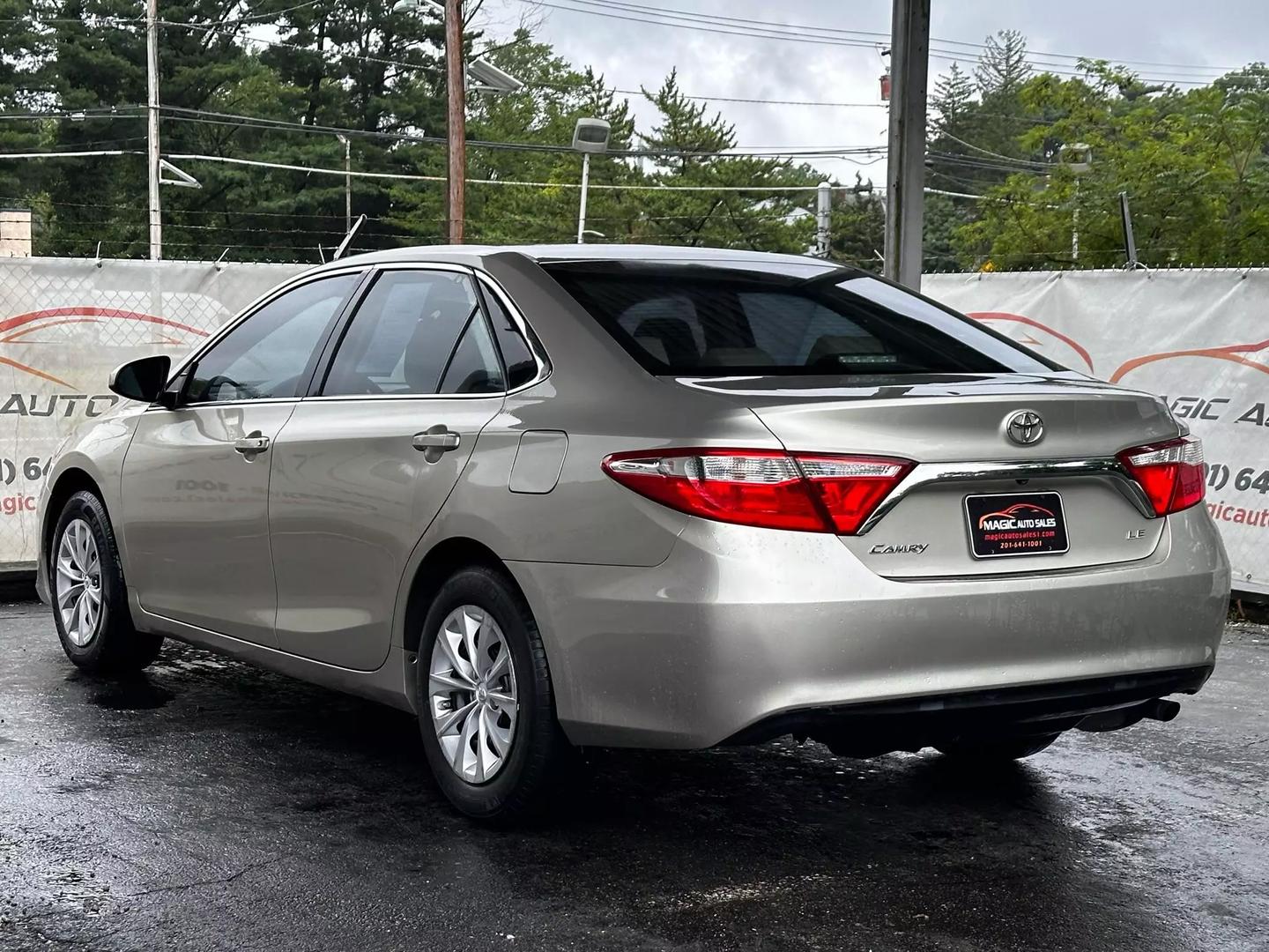 2017 Toyota Camry - Image 7