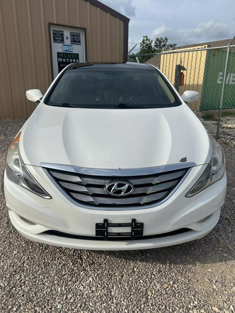 2012 Hyundai Sonata Limited photo 2