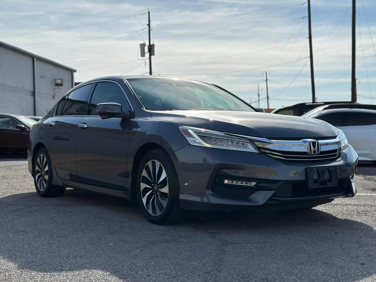 2017 Honda Accord Hybrid - Image 10