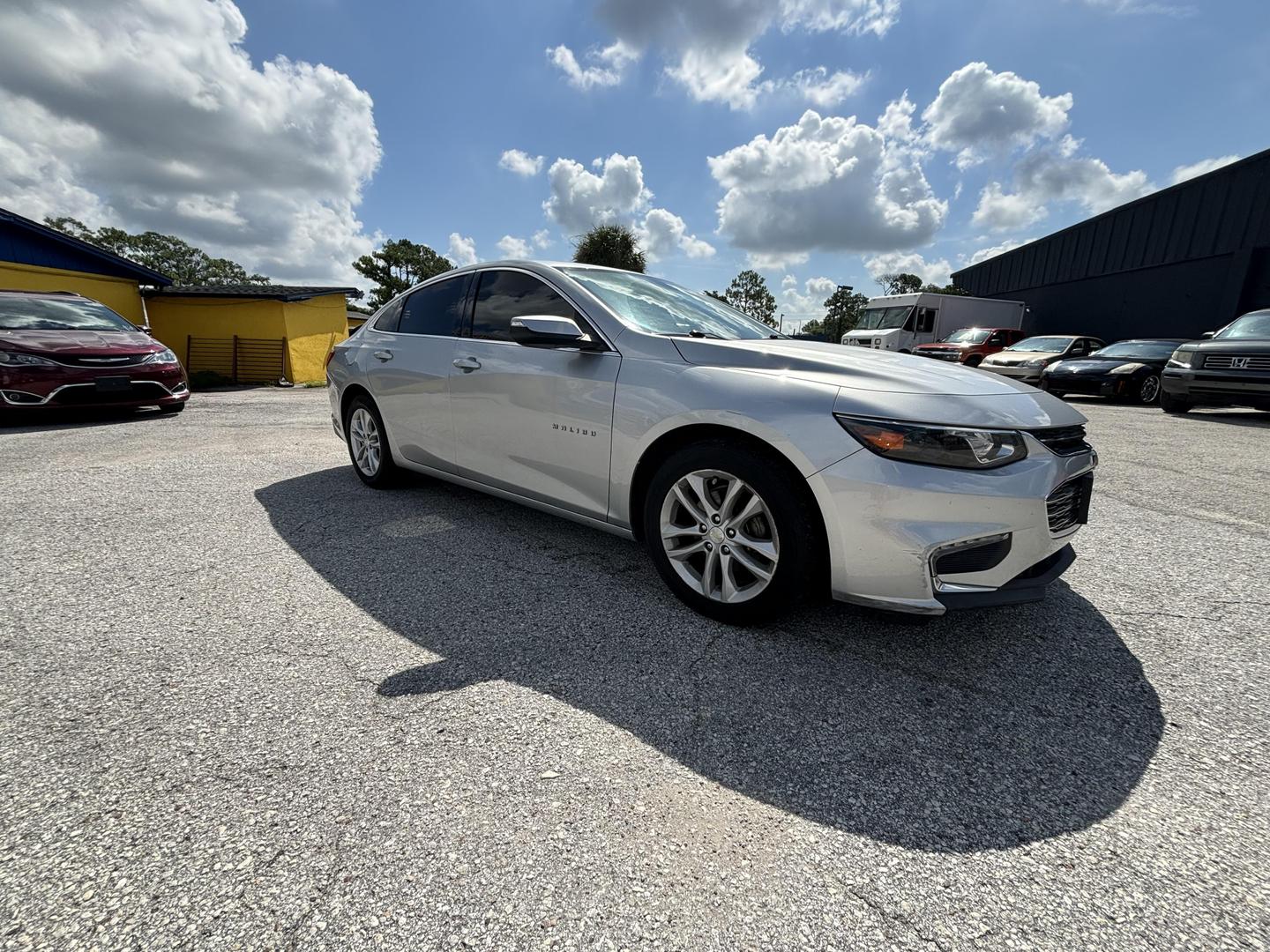 2018 Chevrolet Malibu 1LT photo 2