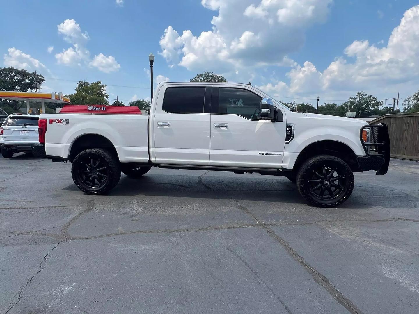 2019 Ford F250 Super Duty Crew Cab - Image 8