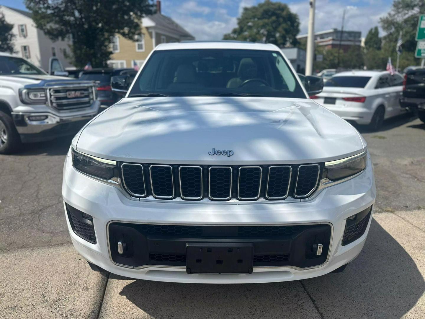 2021 Jeep Grand Cherokee L Overland photo 2