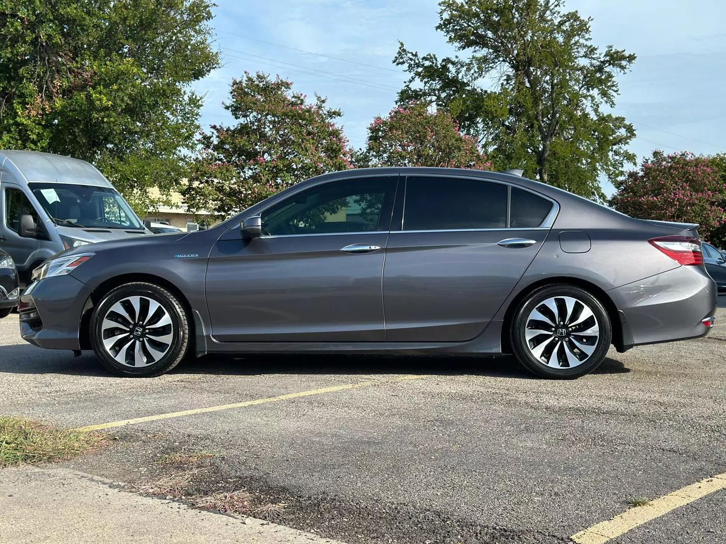 2017 Honda Accord Hybrid - Image 4