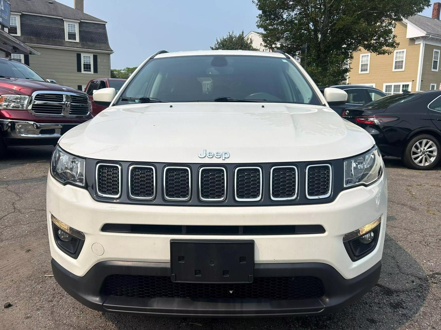 2021 Jeep Compass Latitude photo 2