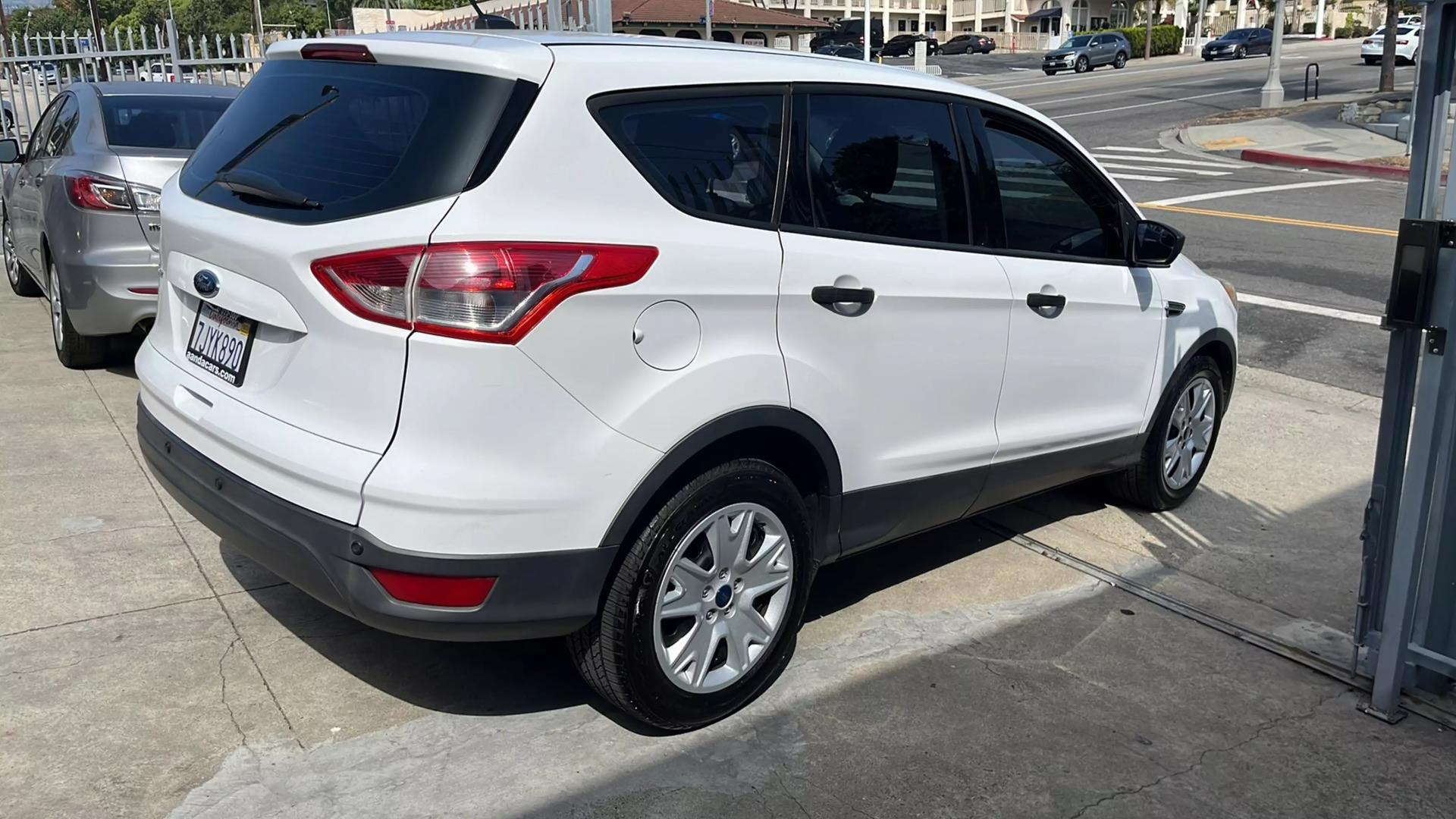 2015 Ford Escape S photo 5