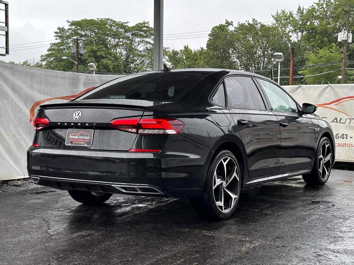 2020 Volkswagen Passat - Image 9