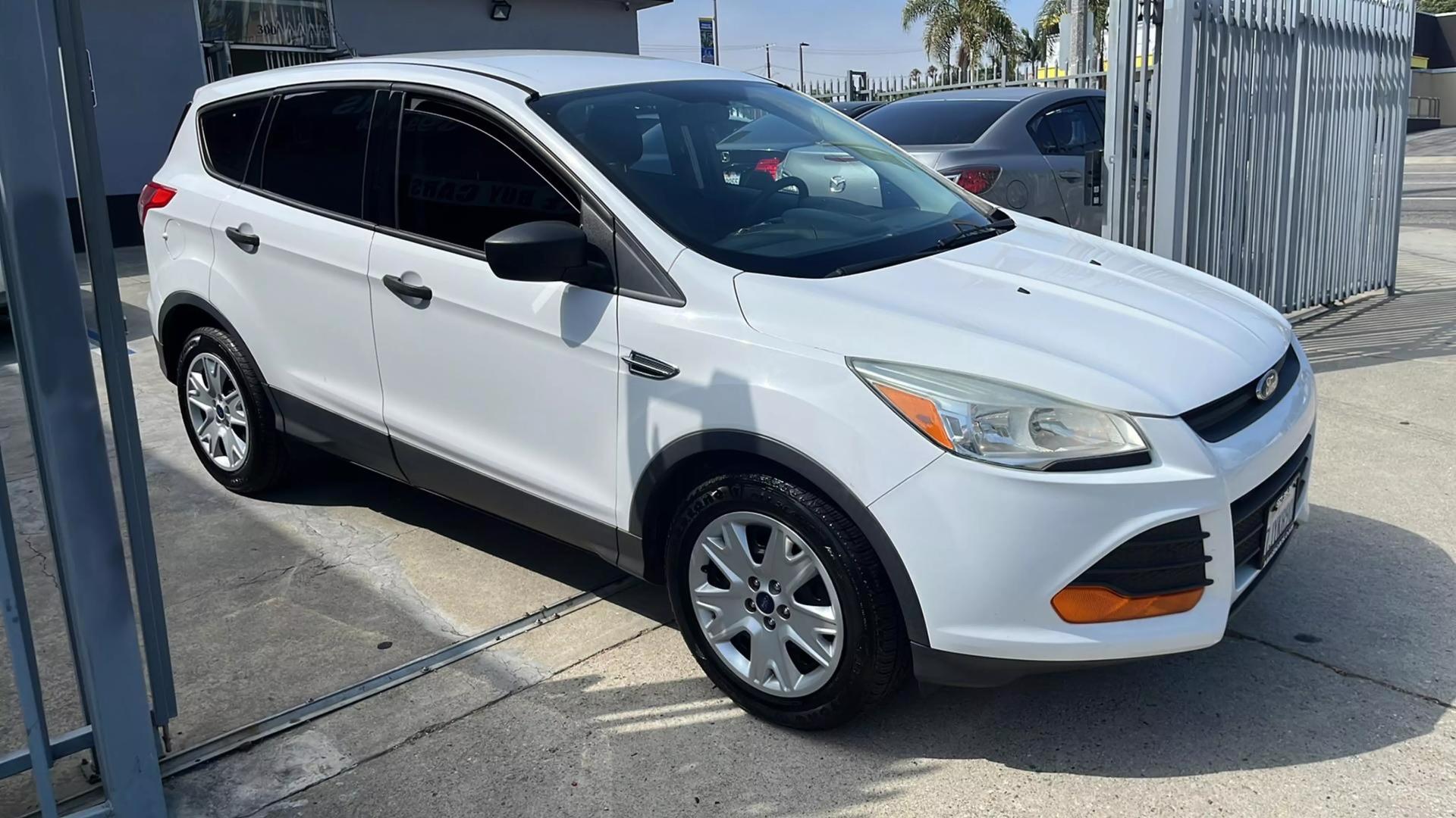 2015 Ford Escape S photo 4