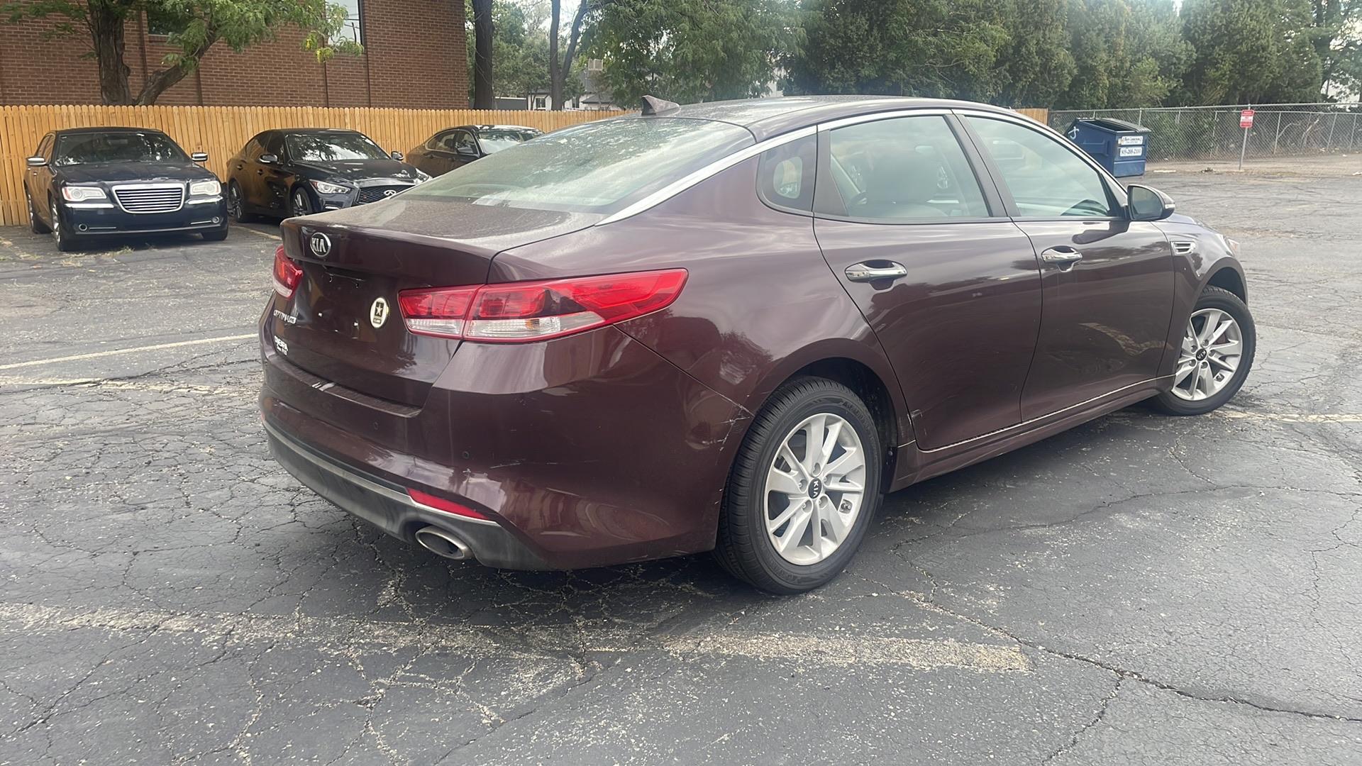 2018 Kia Optima LX photo 5