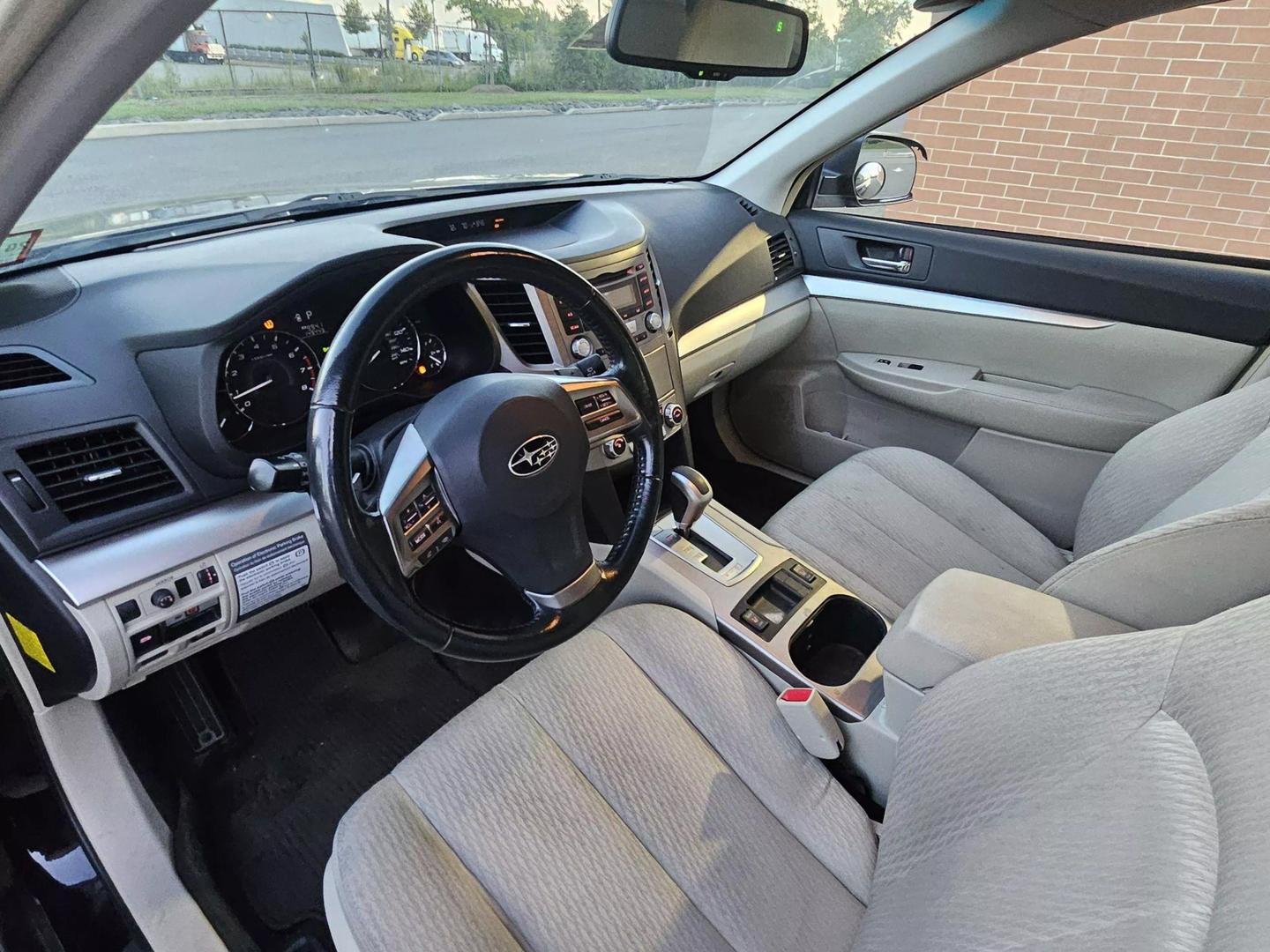 2012 Subaru Outback Premium photo 11