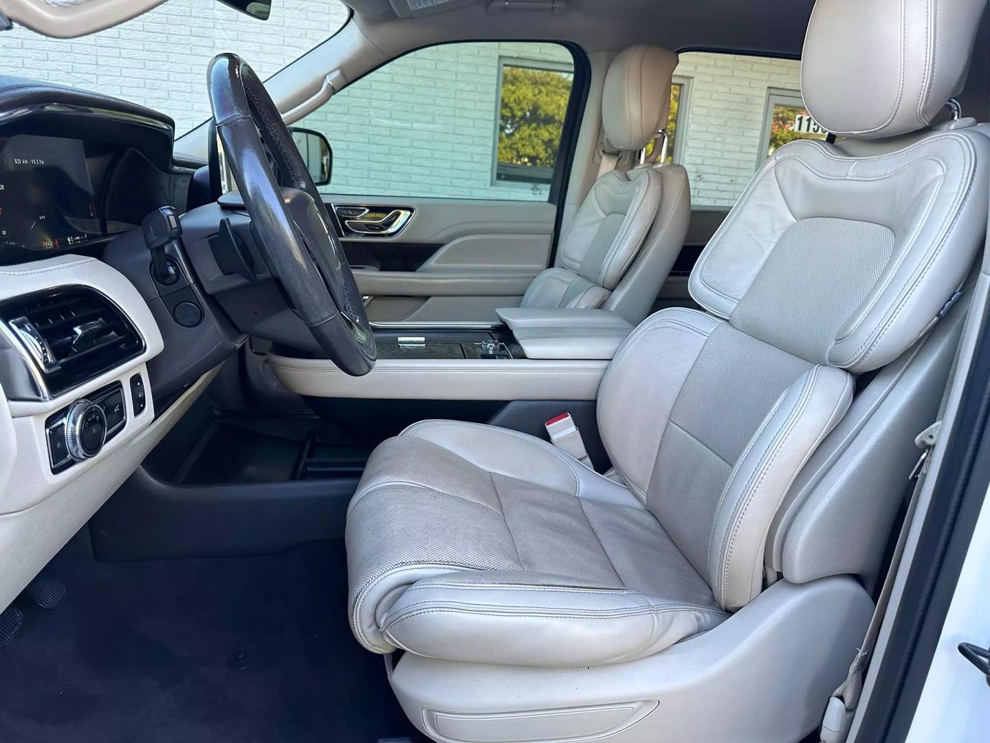 2019 Lincoln Navigator L - Image 21