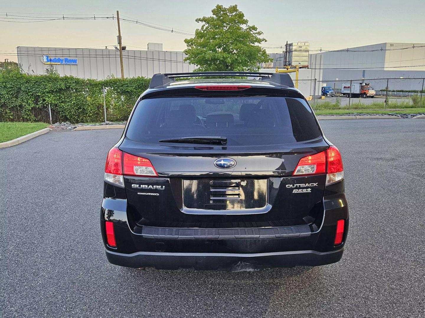 2012 Subaru Outback Premium photo 6