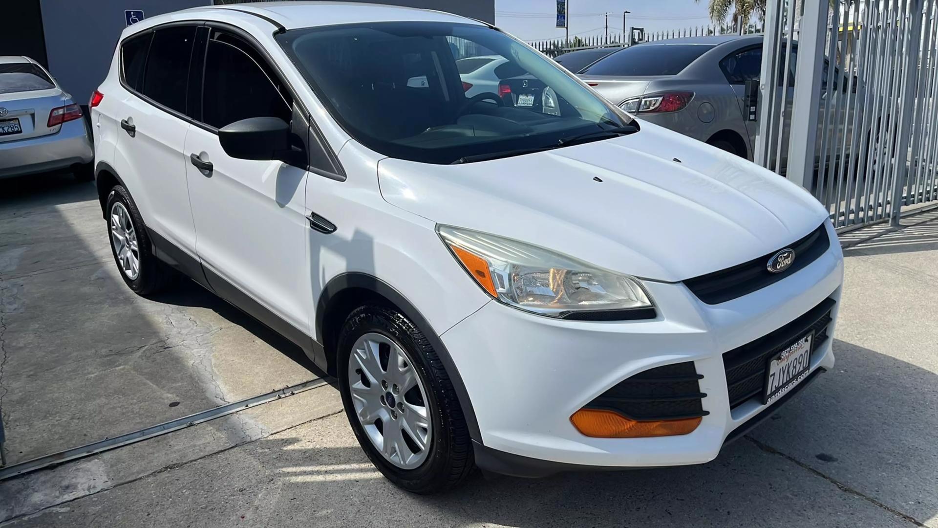 2015 Ford Escape S photo 3