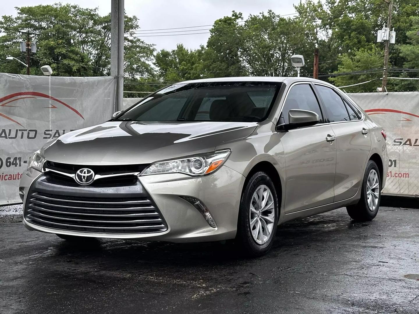 2017 Toyota Camry - Image 3