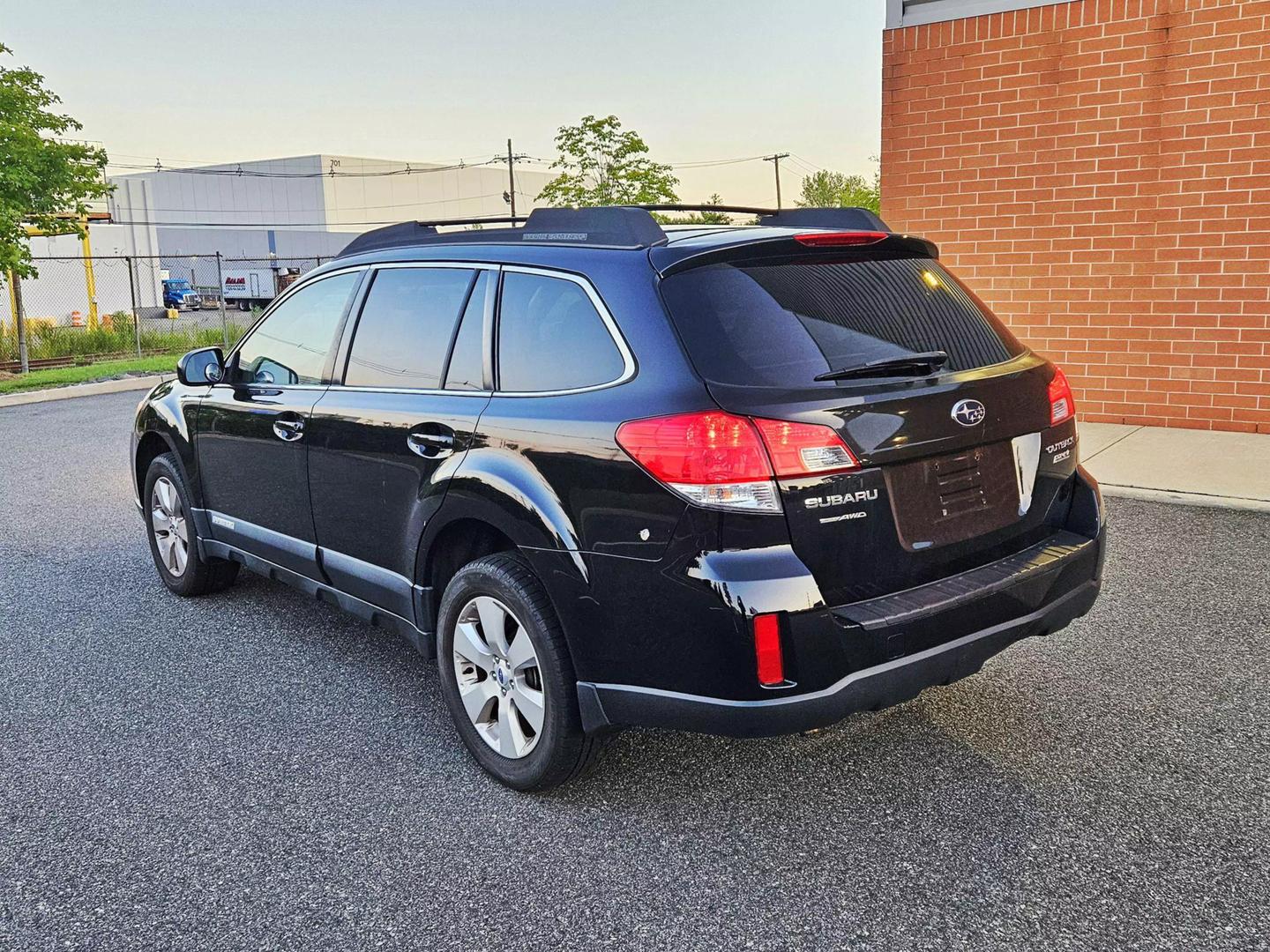 2012 Subaru Outback Premium photo 5