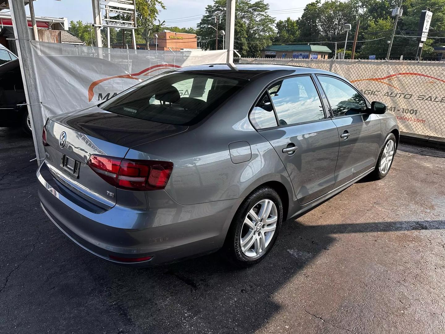 2018 Volkswagen Jetta - Image 12