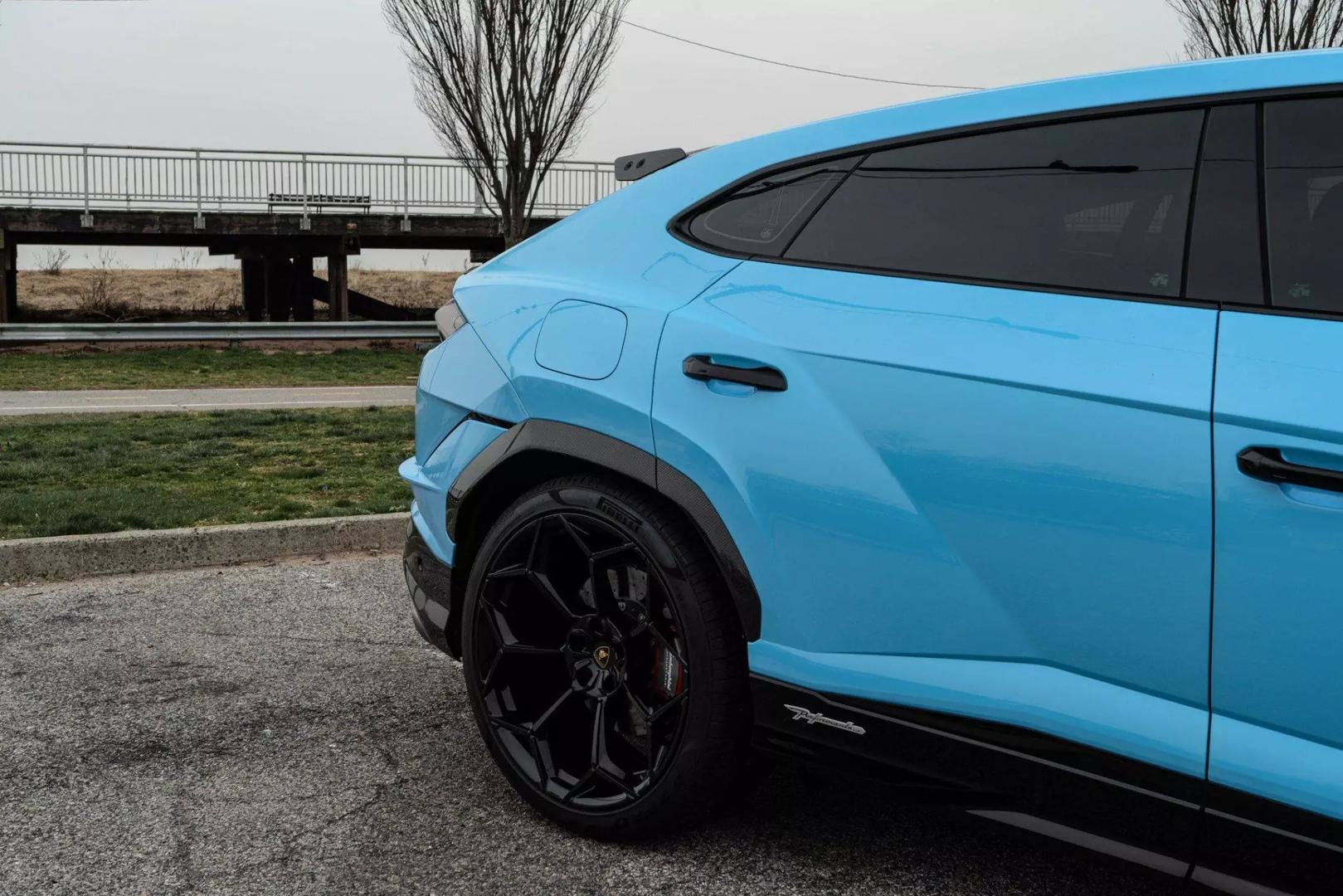 2023 Lamborghini Urus - Image 17