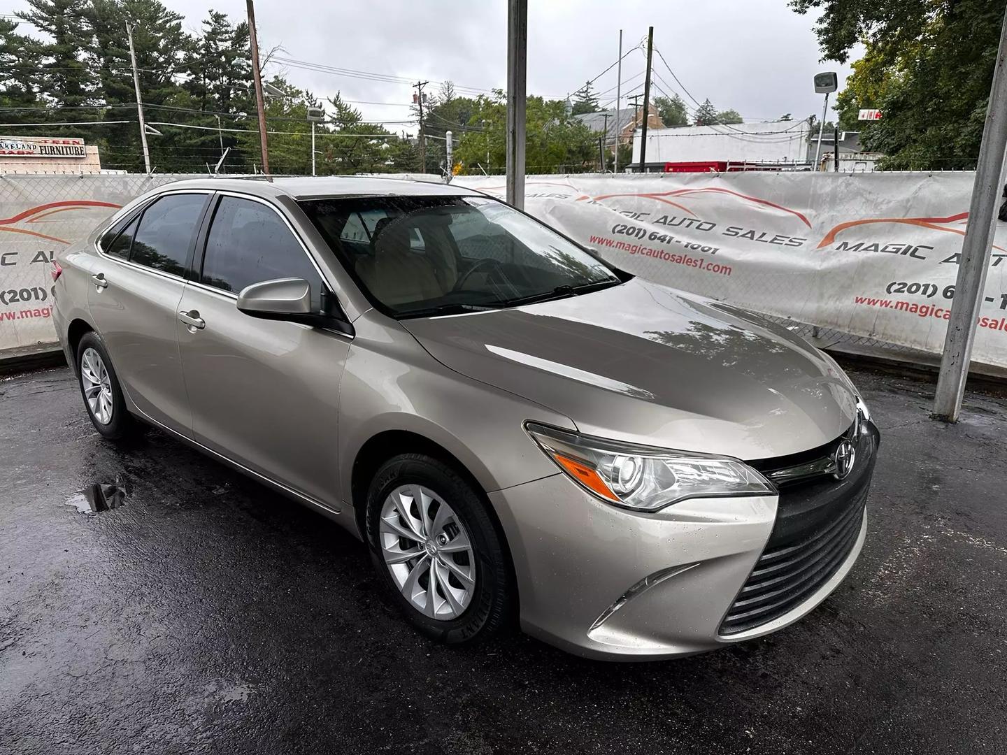 2017 Toyota Camry - Image 10