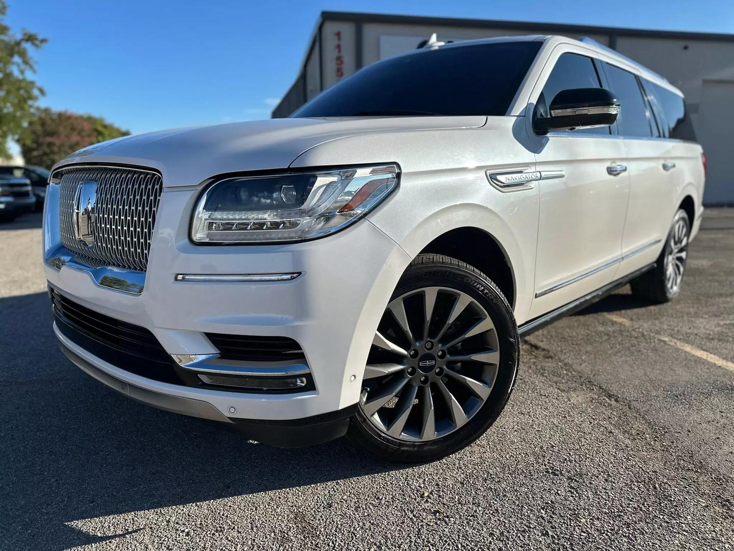 2019 Lincoln Navigator L - Image 3