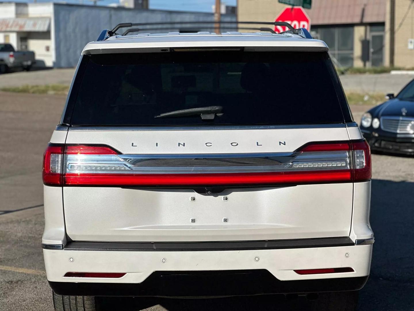 2019 Lincoln Navigator L - Image 6