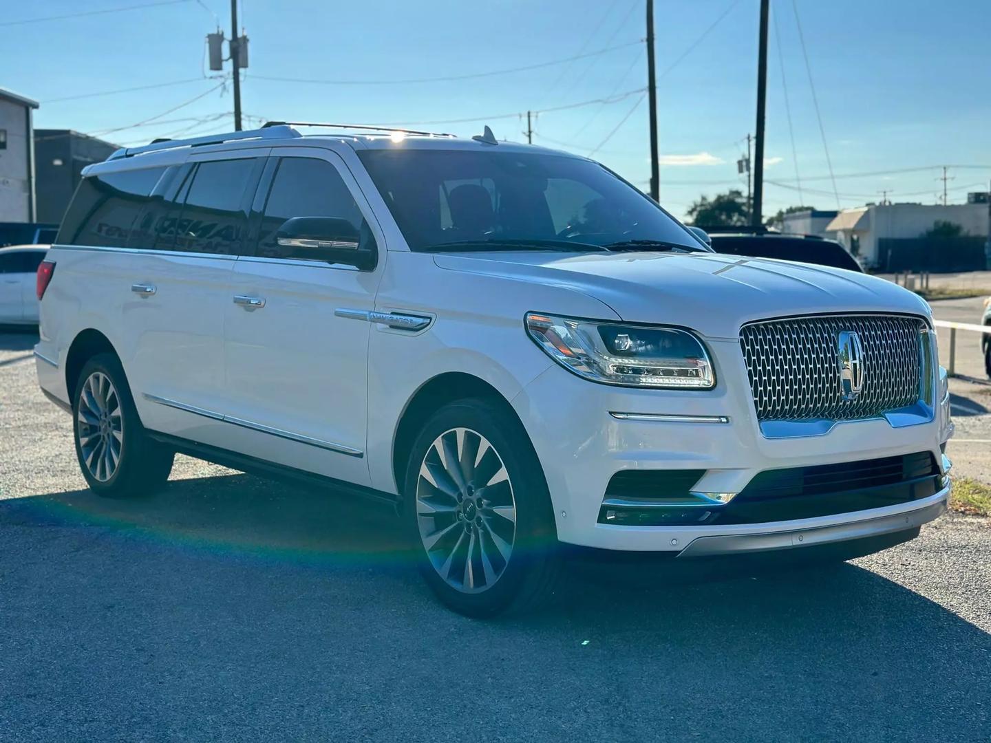 2019 Lincoln Navigator L - Image 10