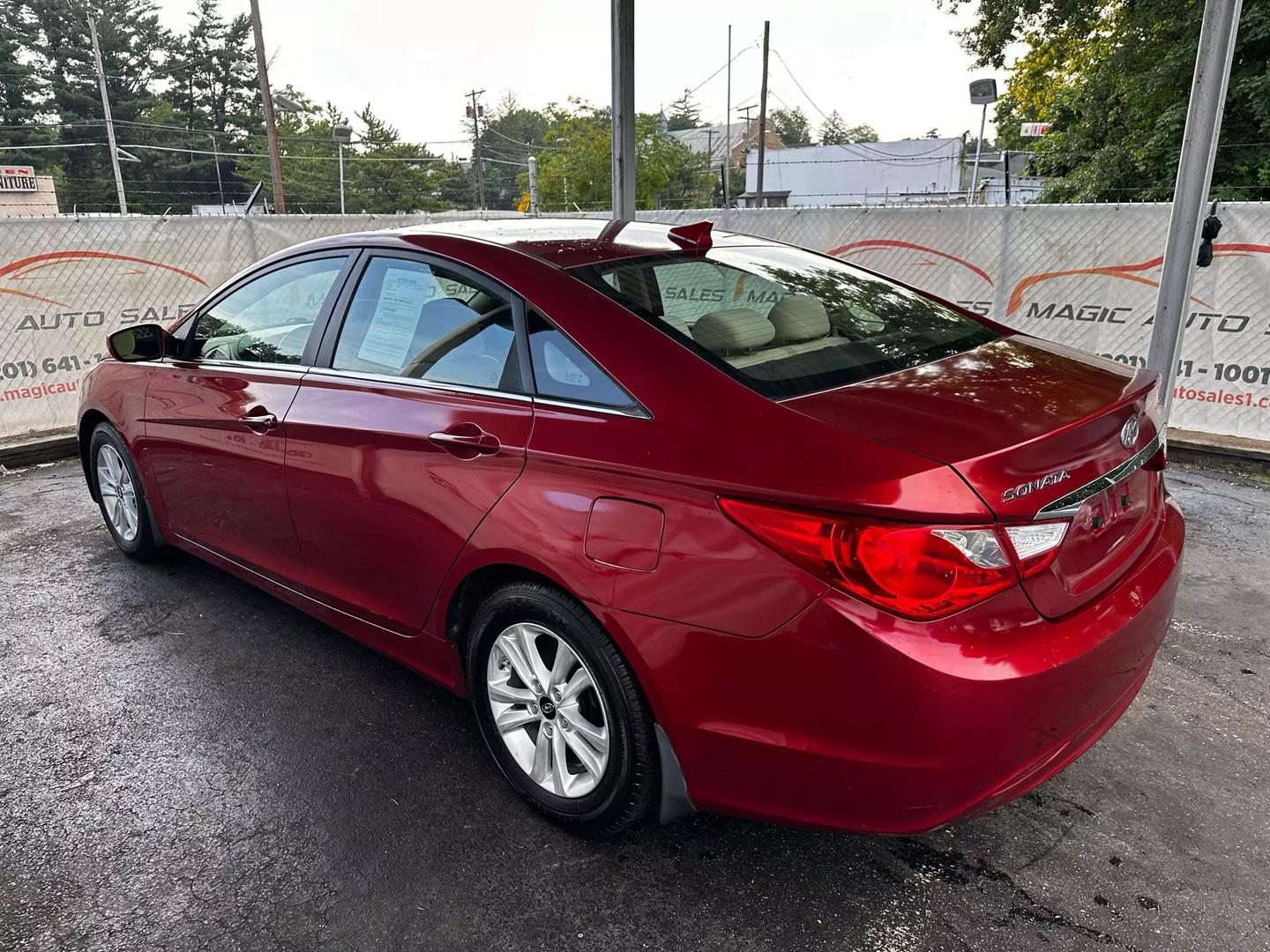 2013 Hyundai Sonata - Image 13