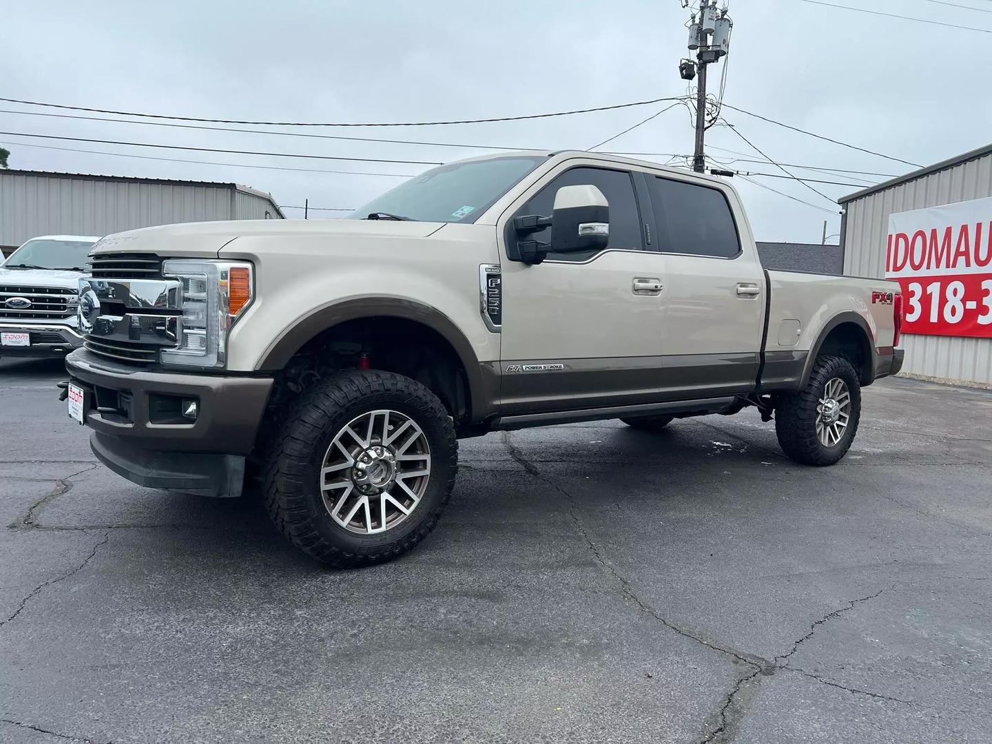 2017 Ford F250 Super Duty Crew Cab - Image 5