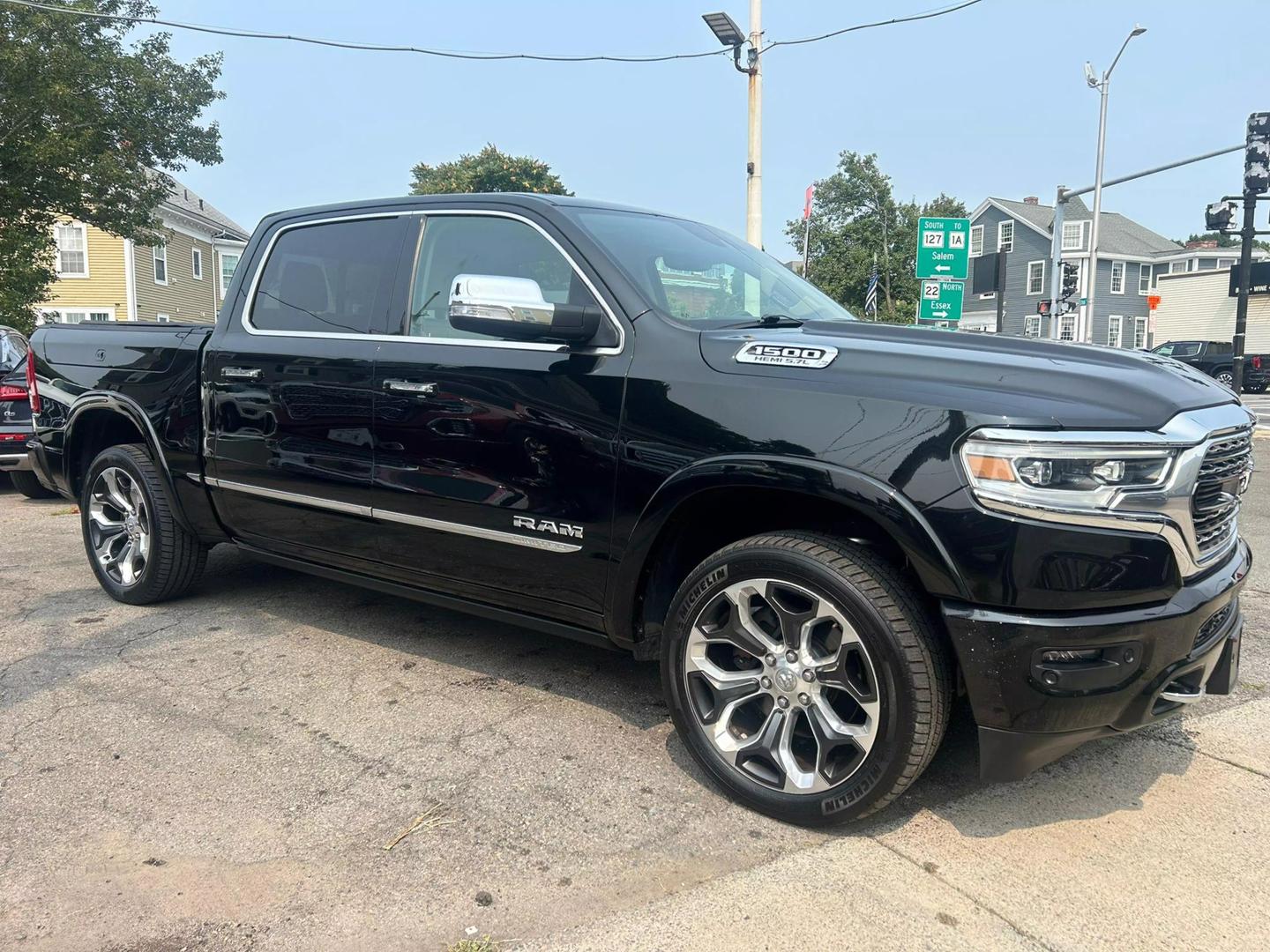 2019 RAM Ram 1500 Pickup Limited photo 4