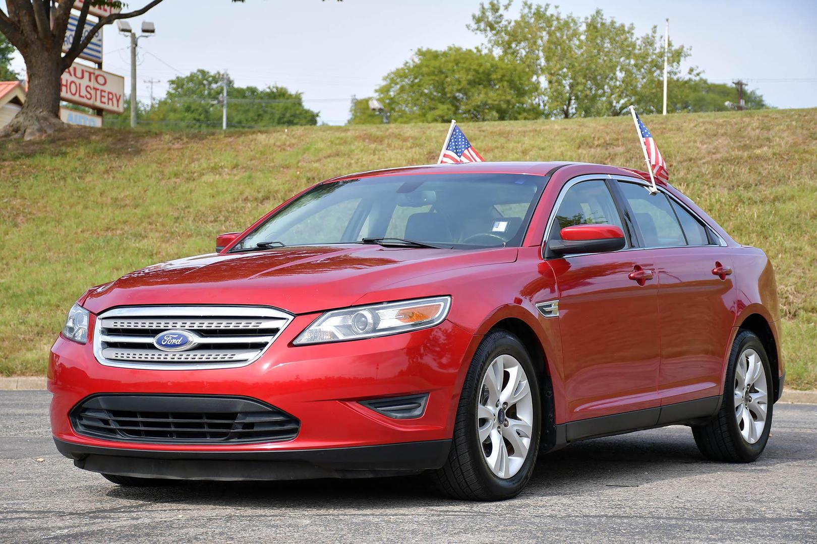 2012 Ford Taurus SEL photo 6