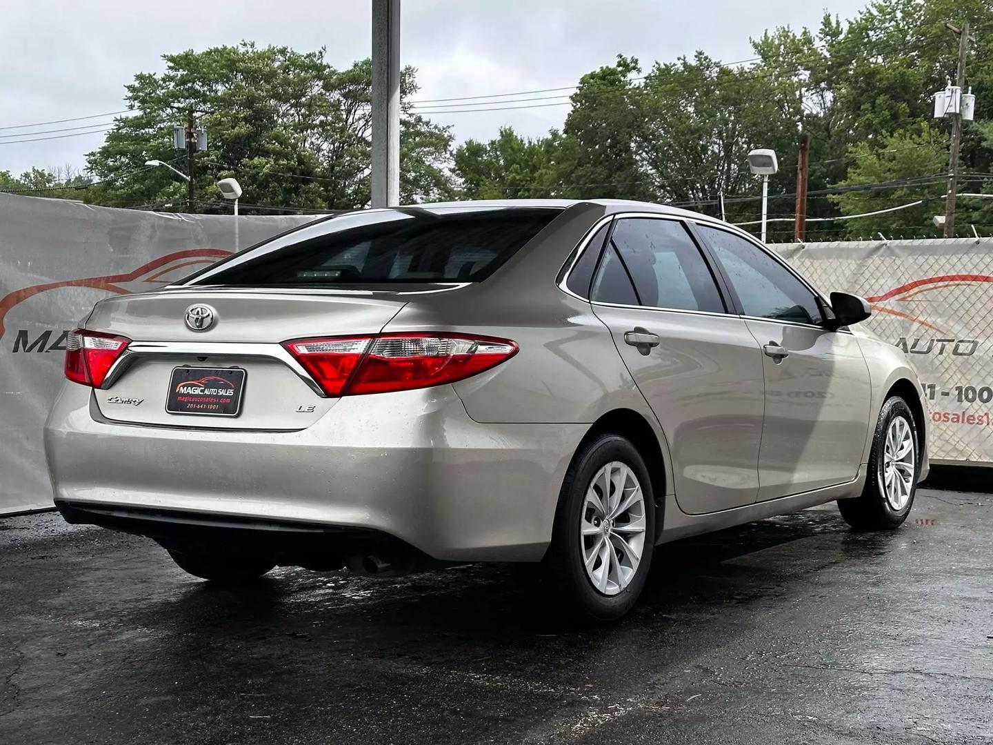 2017 Toyota Camry - Image 9