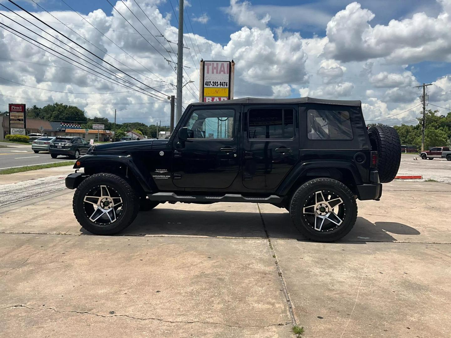 2011 Jeep Wrangler Unlimited Sahara photo 3