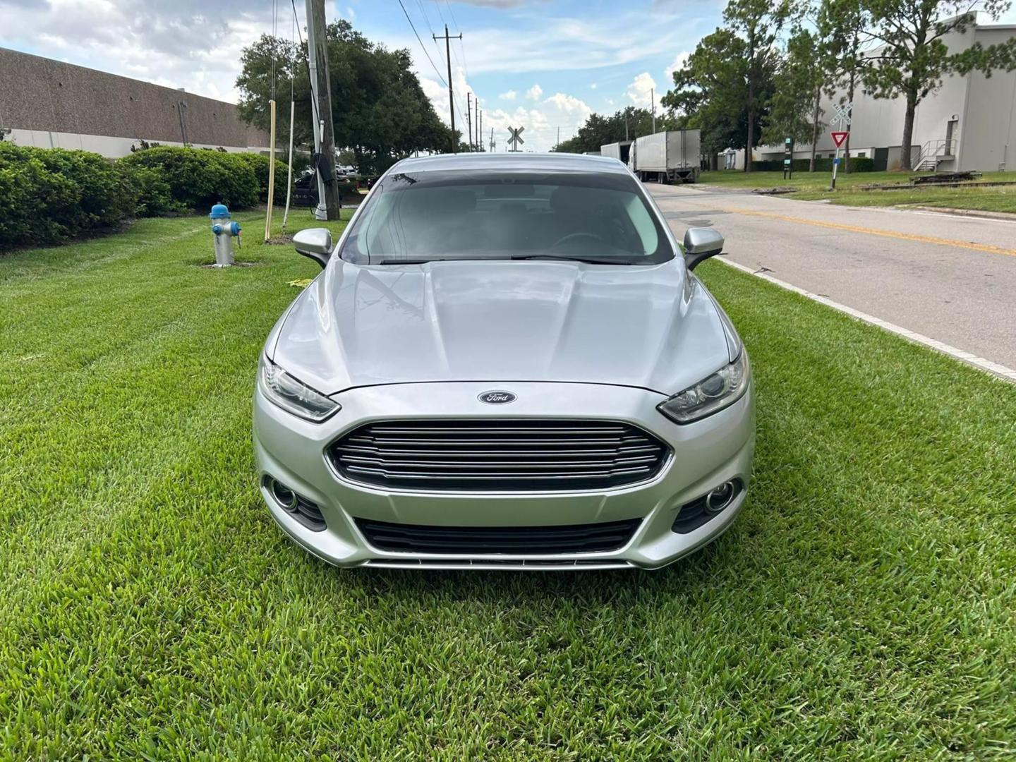 2016 Ford Fusion S photo 2