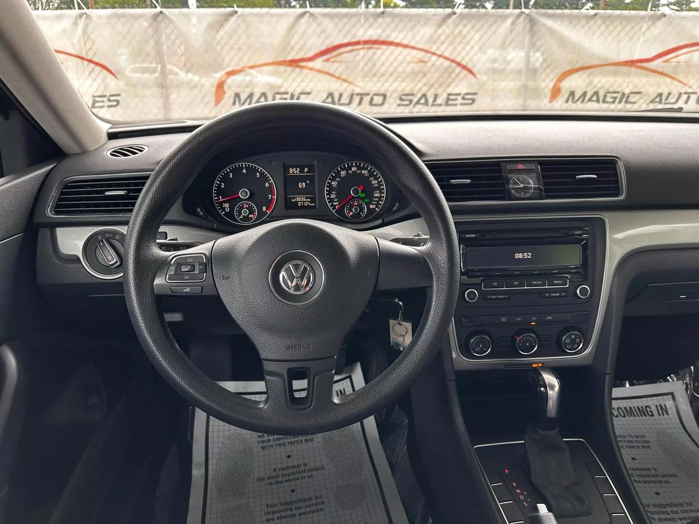 2014 Volkswagen Passat - Image 21