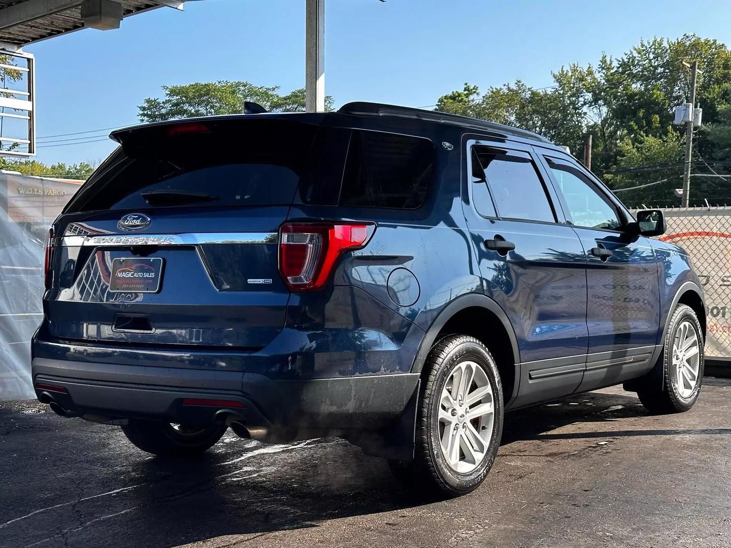 2017 Ford Explorer - Image 9