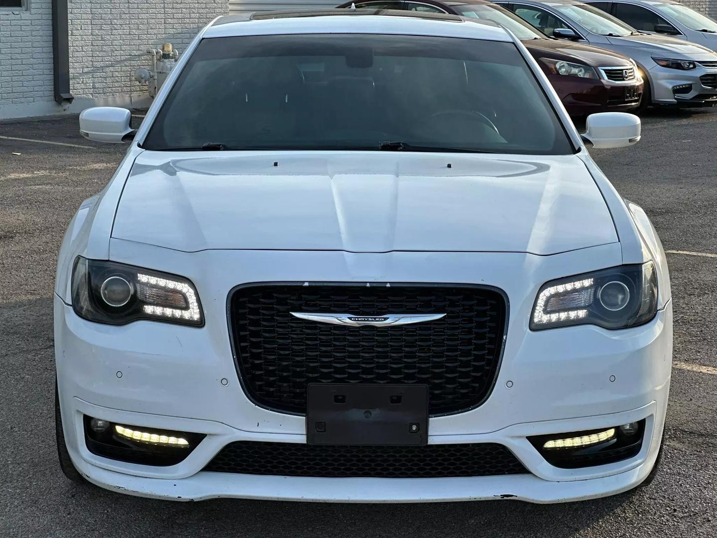 2018 Chrysler 300 - Image 11