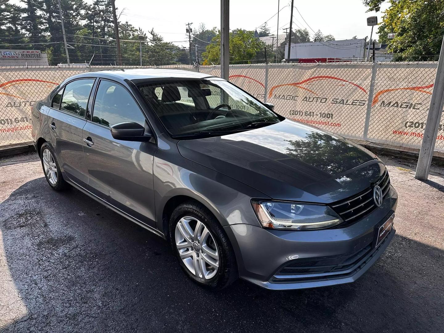 2018 Volkswagen Jetta - Image 10