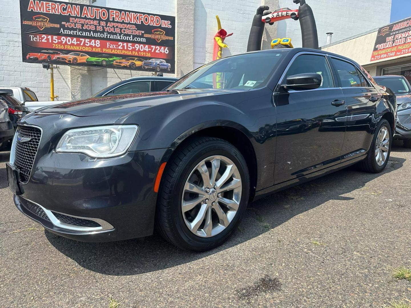 2019 Chrysler 300: Bold design, V6 & V8 engines, premium interior, advanced tech, and a smooth, comfortable drive.