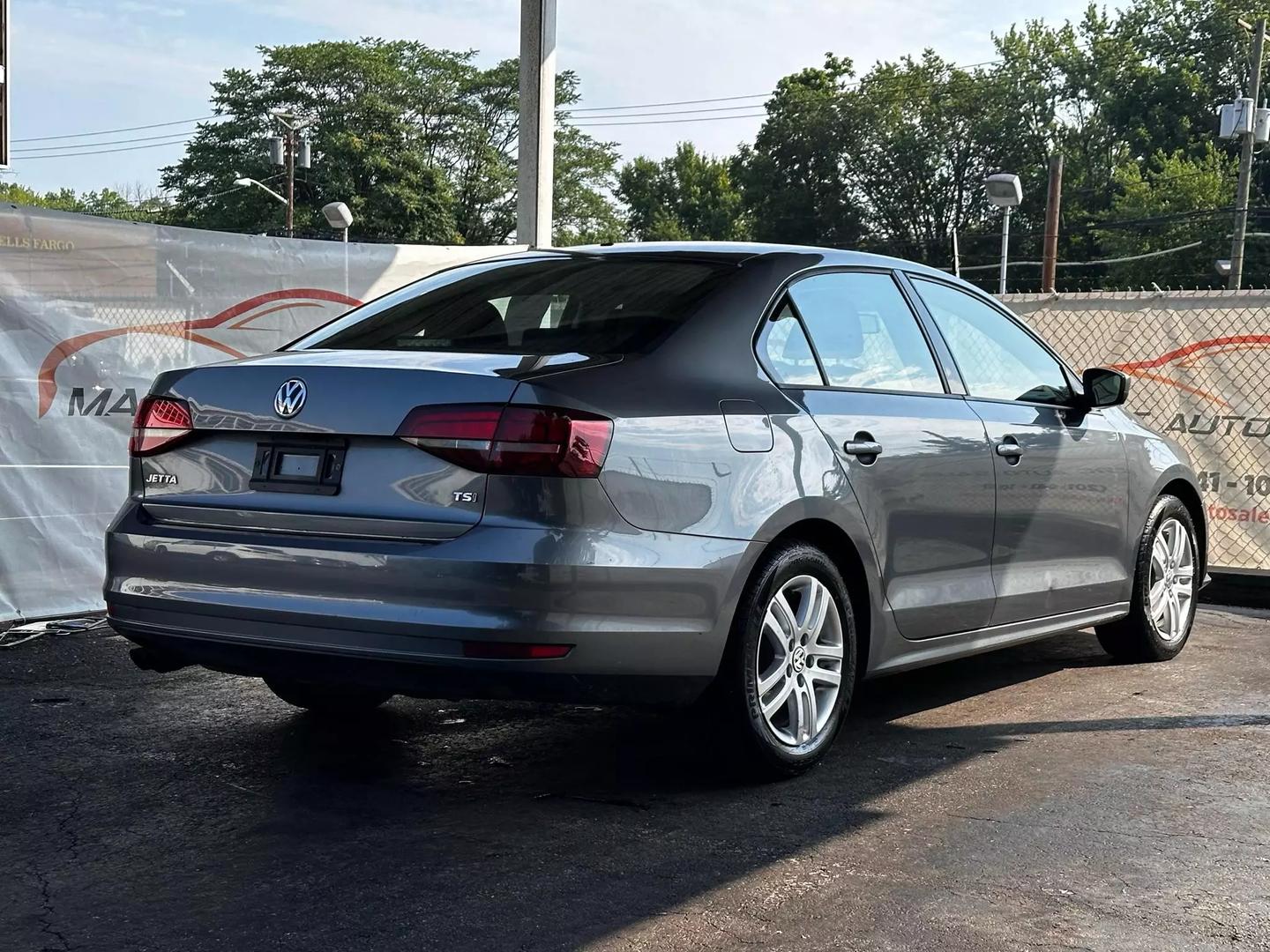 2018 Volkswagen Jetta - Image 9