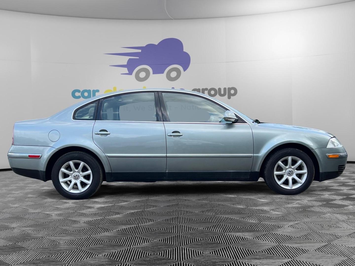 2004 Volkswagen Passat Gls 4motion Sedan 4d - Image 6