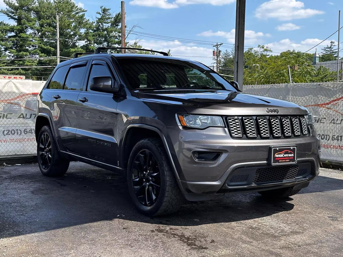 2017 Jeep Grand Cherokee - Image 6