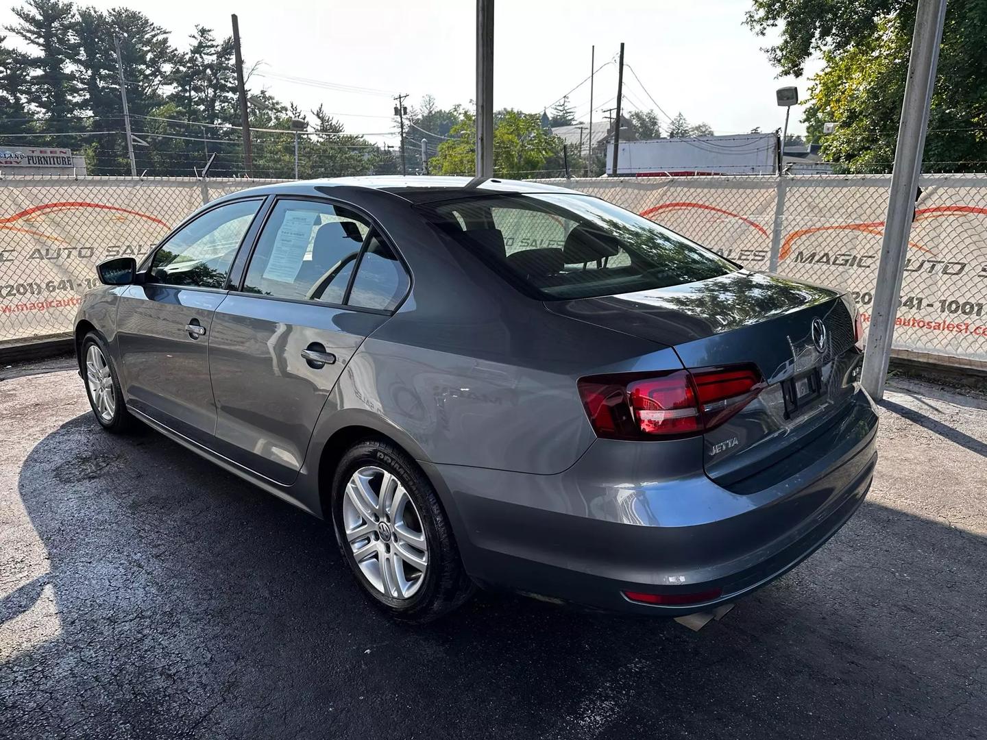 2018 Volkswagen Jetta - Image 13